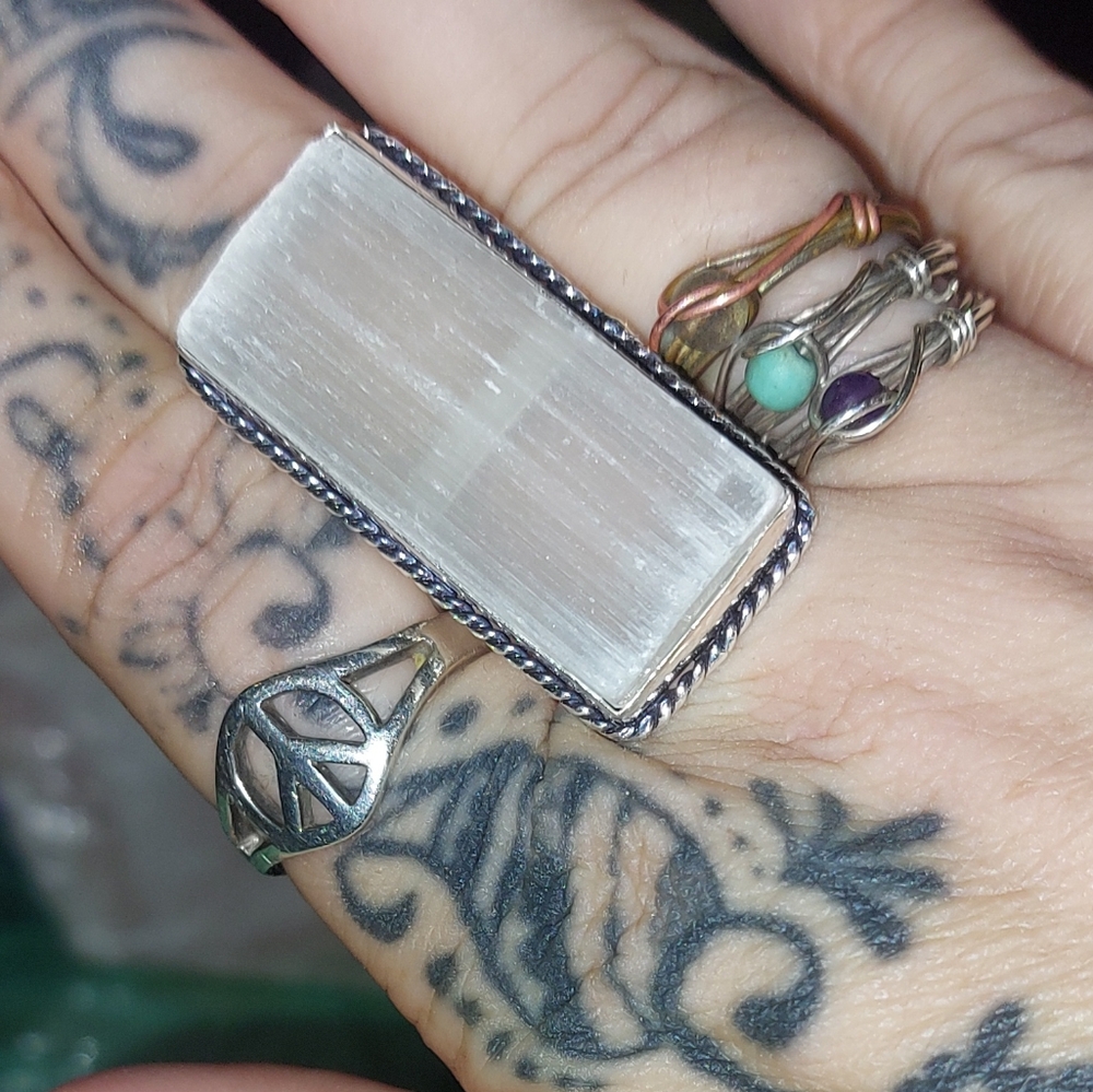 Elongated Rough Cut Selenite Ring Size 8 - Picture 4 of 7